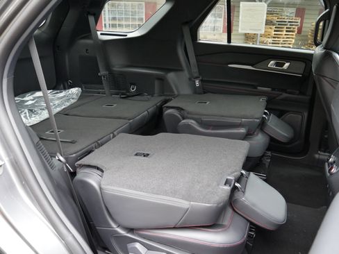 New 2026 Ford Explorer ST-Line w/ ST-Line Street Pack image 33