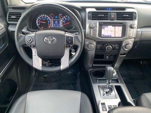 Used 2016 Toyota 4Runner SR5 Premium image 11