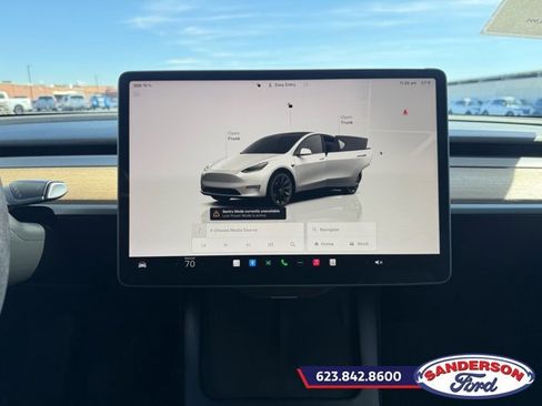 Used 2022 Tesla Model Y Long Range image 11