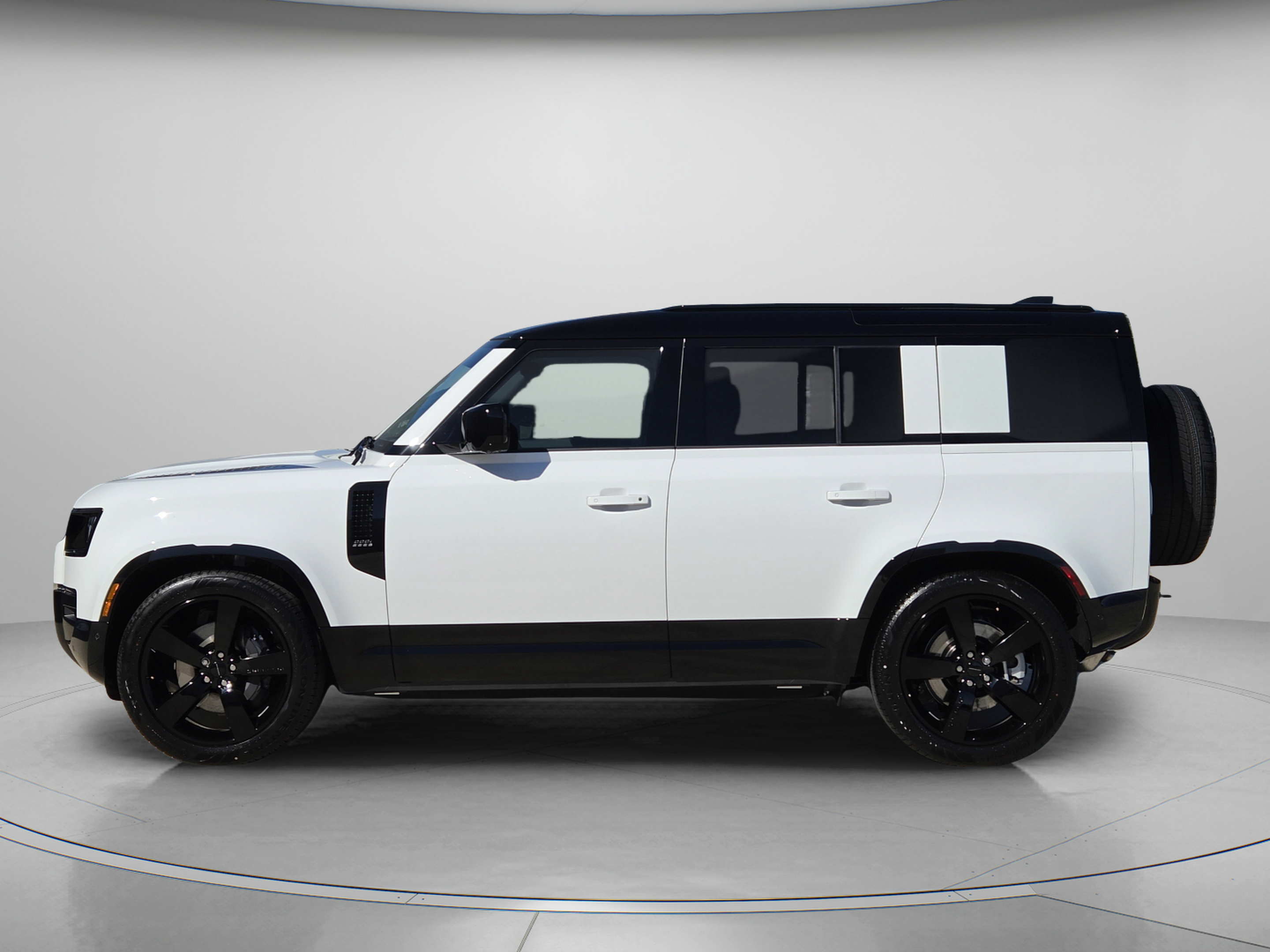 New 2026 Land Rover Defender 110 X-Dynamic SE AWD/4WD image 2