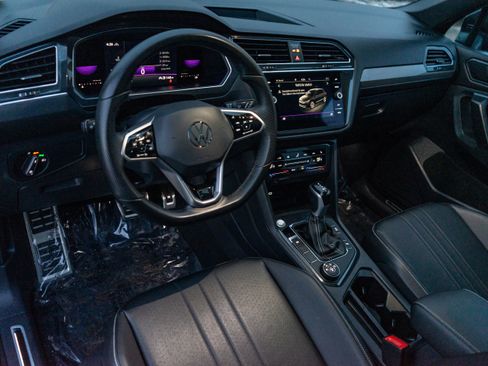 Certified 2023 Volkswagen Tiguan SE R-Line image 10