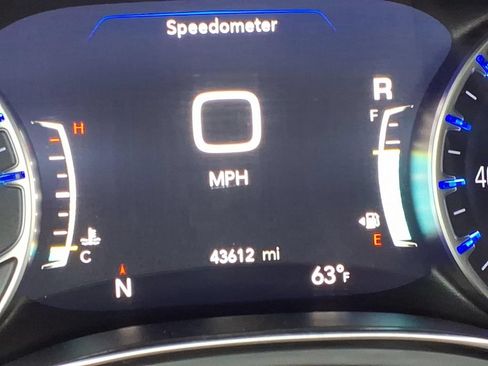 Certified 2025 Chrysler Pacifica Limited FWD image 20