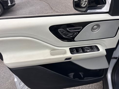 Certified 2025 Lincoln Aviator Black Label AWD/4WD image 11