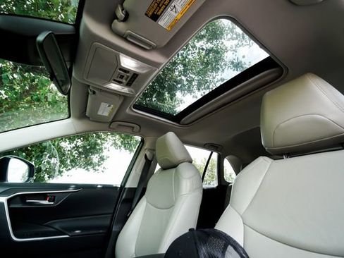 Used 2022 Toyota RAV4 XLE image 25