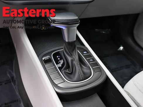 Used 2025 Hyundai Kona SEL FWD image 12