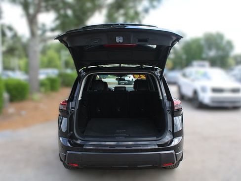 Used 2024 Nissan Rogue SV w/ SV Premium Package FWD image 9