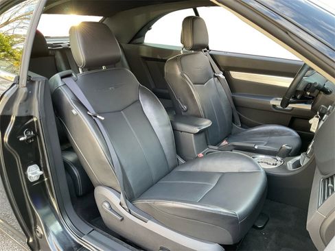 Used 2010 Chrysler Sebring Touring w/ Special Touring Group image 27