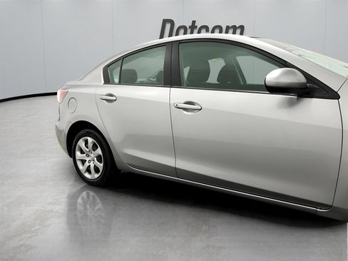 Used 2013 MAZDA MAZDA3 i SV image 12