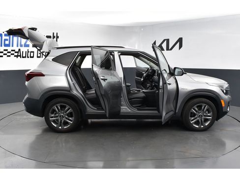 Used 2021 Kia Seltos S image 28