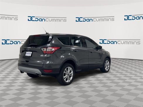 Used 2017 Ford Escape SE image 8
