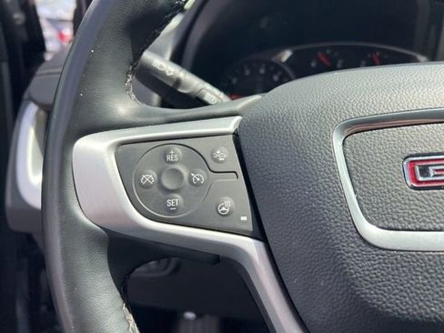 Used 2023 GMC Terrain SLT image 14