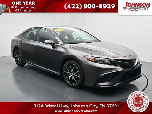 Used 2024 Toyota Camry SE FWD image 1