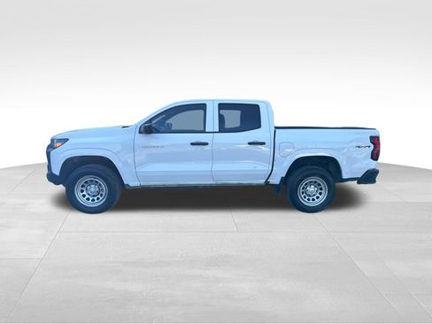 Used 2023 Chevrolet Colorado W/T w/ Advanced Trailering Package AWD/4WD image 2