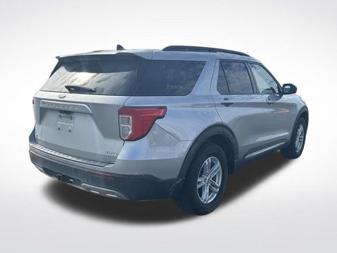 Used 2021 Ford Explorer XLT w/ Equipment Group 202A AWD/4WD image 5