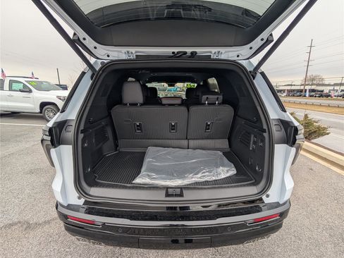 New 2026 Chevrolet Traverse RS w/ LPO, Floor Liner Package image 8