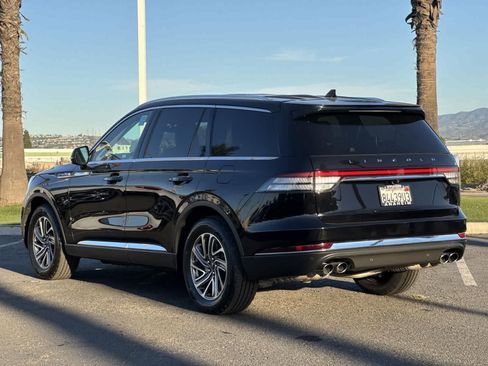Used 2023 Lincoln Aviator 2WD image 4