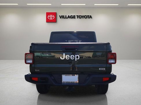 Used 2022 Jeep Gladiator Overland w/ Popular Equipment Package image 4