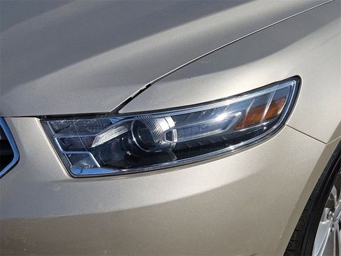 Used 2017 Ford Taurus SE image 10