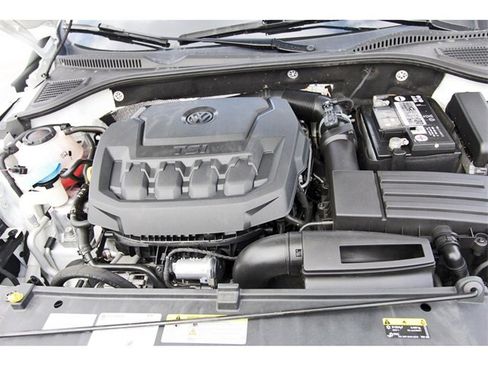 Used 2022 Volkswagen Passat 2.0T R-Line image 32