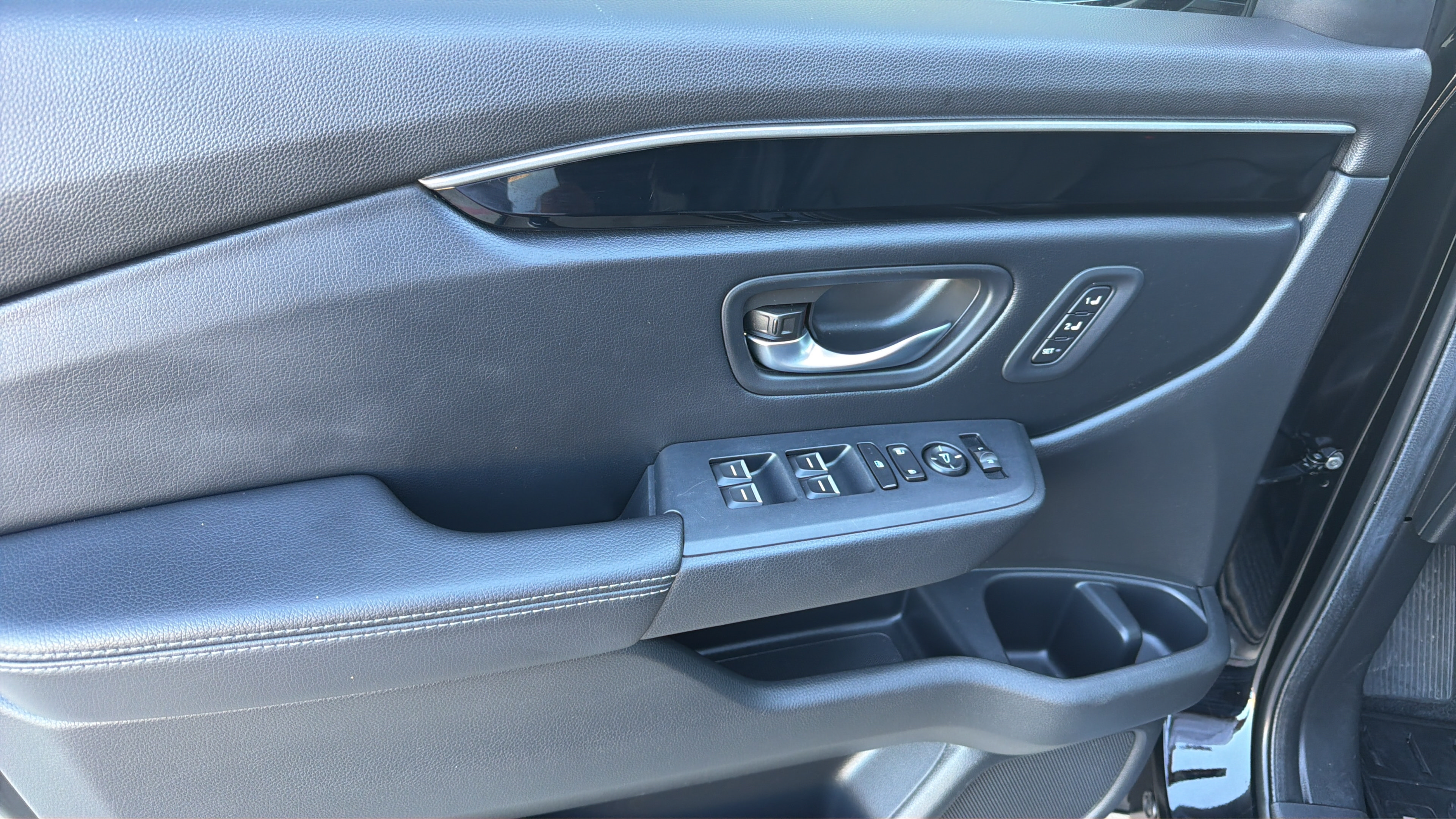 Used 2025 Honda Pilot Touring image 14