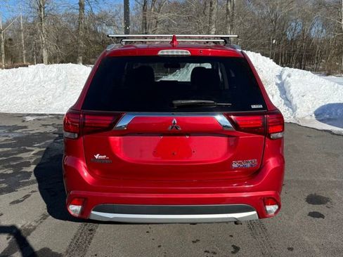 Used 2018 Mitsubishi Outlander 4WD Plug-In Hybrid image 5