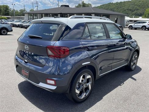 New 2025 Hyundai Venue Limited image 3