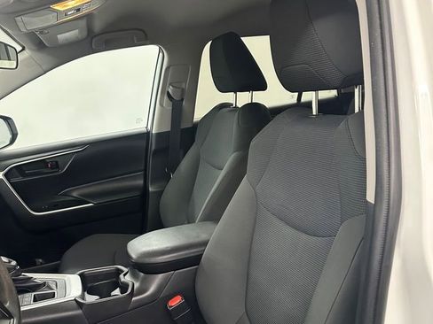 Used 2021 Toyota RAV4 LE AWD/4WD image 12