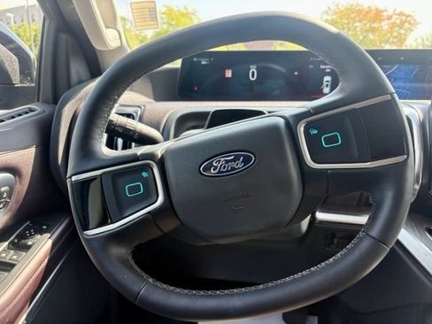Used 2026 Ford Expedition Platinum w/ Platinum Ultimate Package AWD/4WD image 20