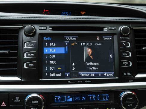Used 2018 Toyota Highlander XLE FWD image 29