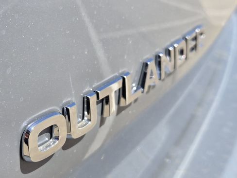 New 2026 Mitsubishi Outlander SE FWD image 7
