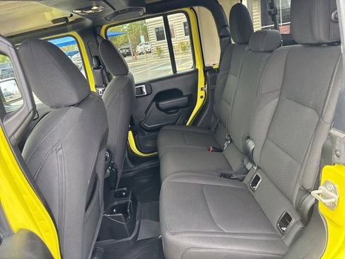 Used 2023 Jeep Gladiator Willys image 12