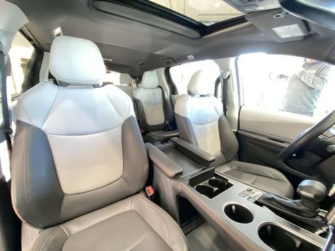 Used 2022 Toyota Sienna XSE AWD/4WD image 29