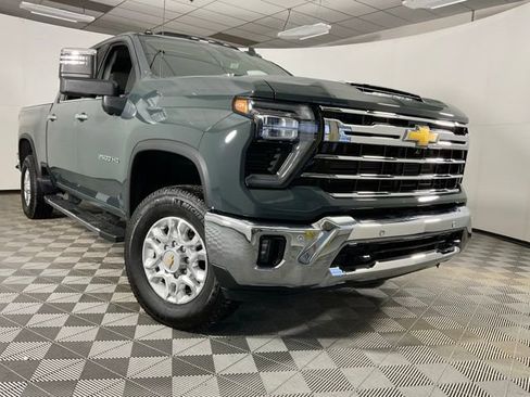 Used 2025 Chevrolet Silverado 2500 LTZ w/ LTZ Convenience Package image 48