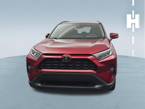 Used 2020 Toyota RAV4 XLE w/ Convenience Package FWD image 3