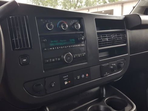 Used 2018 GMC Savana 3500 w/ Driver Convenience Package RWD image 19