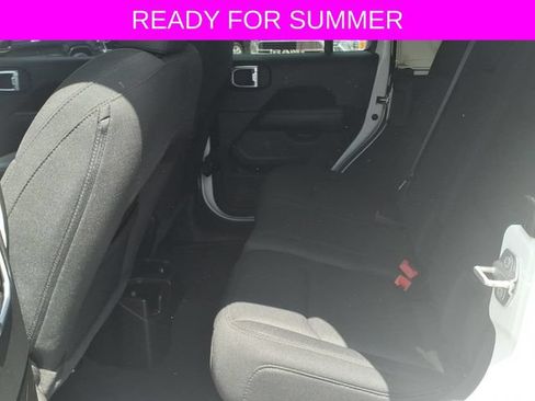 Used 2022 Jeep Wrangler Unlimited Sahara AWD/4WD image 11
