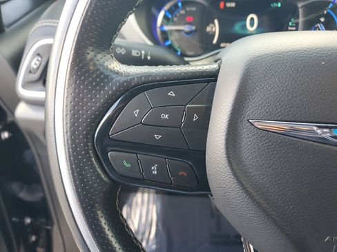 Used 2021 Chrysler Pacifica Limited w/ Uconnect Theater Family Group image 23