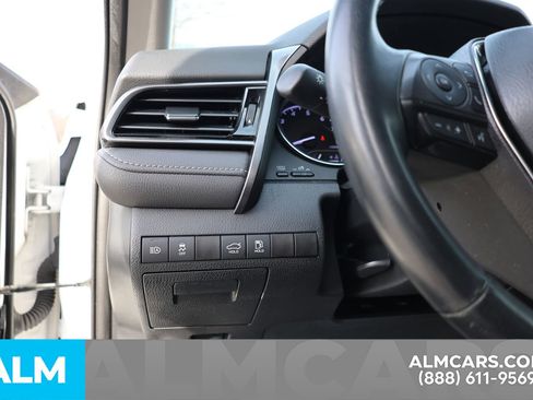 Used 2020 Toyota Camry SE image 22