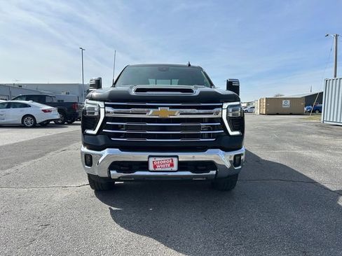 Used 2024 Chevrolet Silverado 2500 LTZ w/ LTZ Convenience Package AWD/4WD image 9