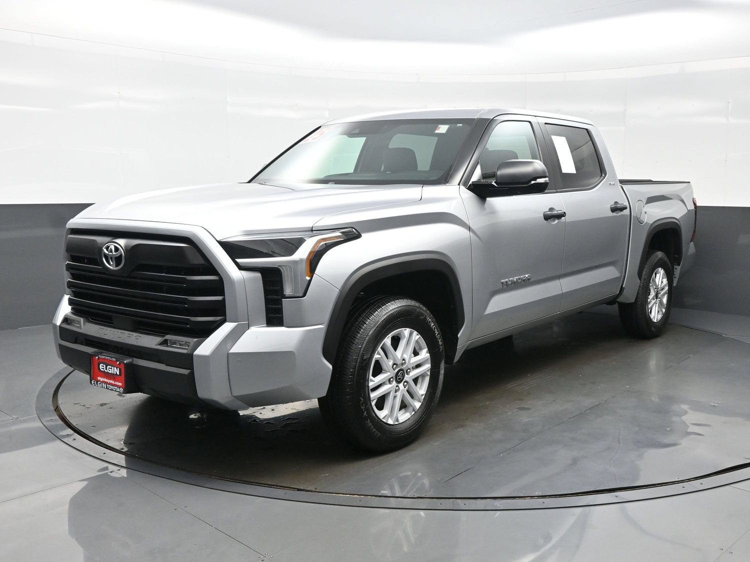 Used 2025 Toyota Tundra SR5 w/ SR5 Convenience Package AWD/4WD image 2