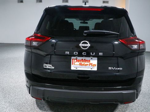 Used 2024 Nissan Rogue SV AWD/4WD image 8
