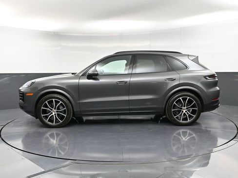 Certified 2025 Porsche Cayenne image 2