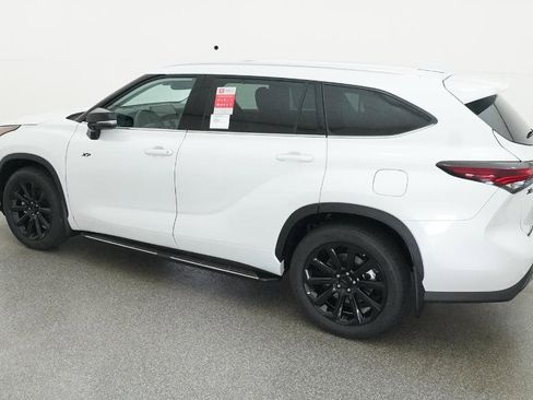 New 2026 Toyota Highlander AWD image 4