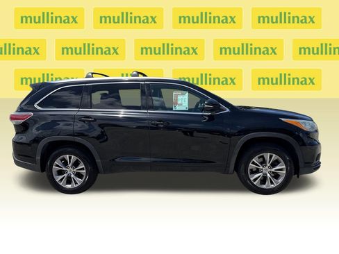 Used 2015 Toyota Highlander XLE FWD image 2