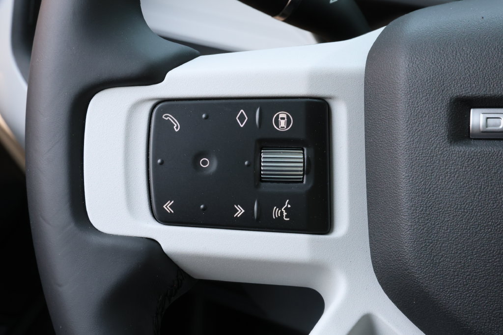 New 2026 Land Rover Defender 130 X-Dynamic SE AWD/4WD image 21