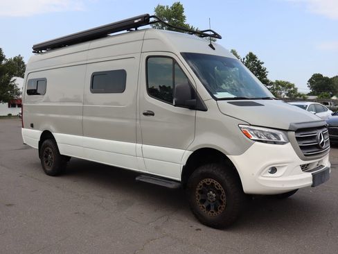 Used 2022 Mercedes-Benz Sprinter 2500 w/ Parking Package image 3