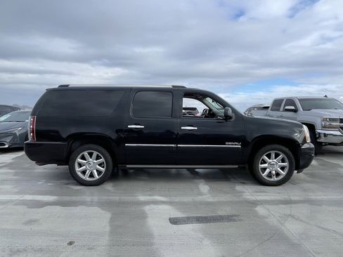 Used 2013 GMC Yukon XL Denali image 3