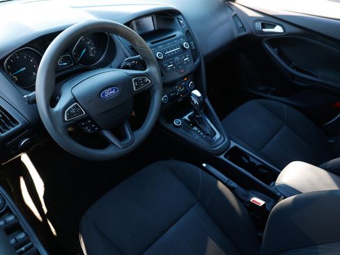 Used 2015 Ford Focus SE image 4