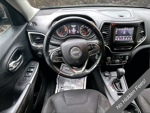 Used 2019 Jeep Cherokee Latitude w/ Cold Weather Group AWD/4WD image 5