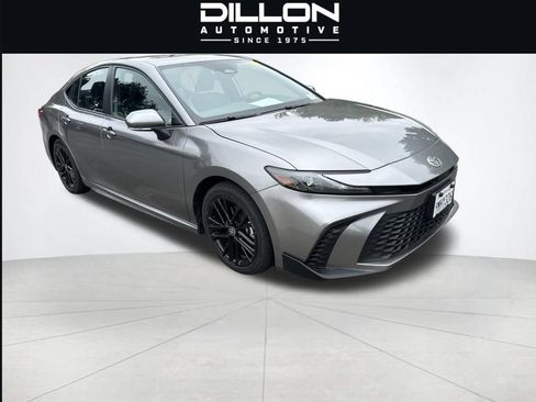 Used 2025 Toyota Camry SE FWD image 12